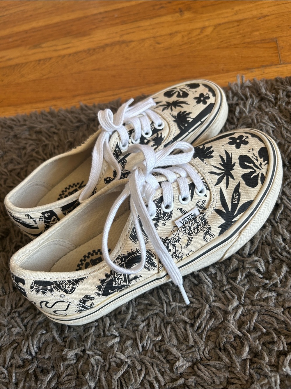 RARE🔥 VANS Authentic 50Th Anniversary Friends & Family Print Van Doren size 5